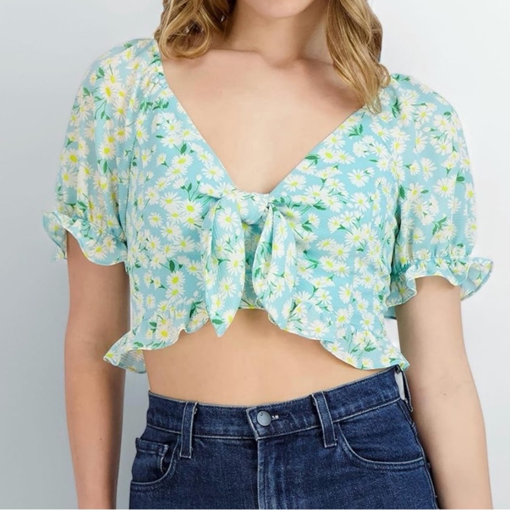 🆕 BCBG Generation Daisy Floral Crop Top Size L Smocked Back Tie Front Short $78